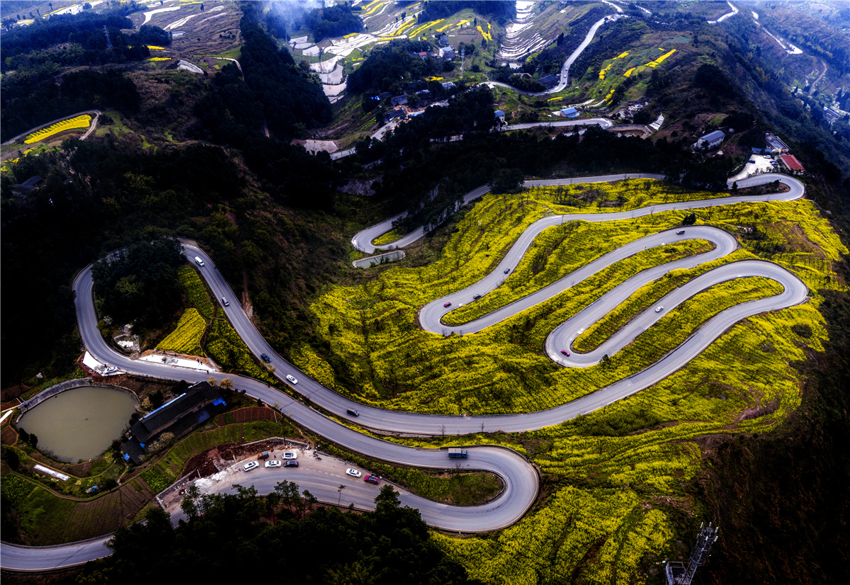 《山路弯弯》